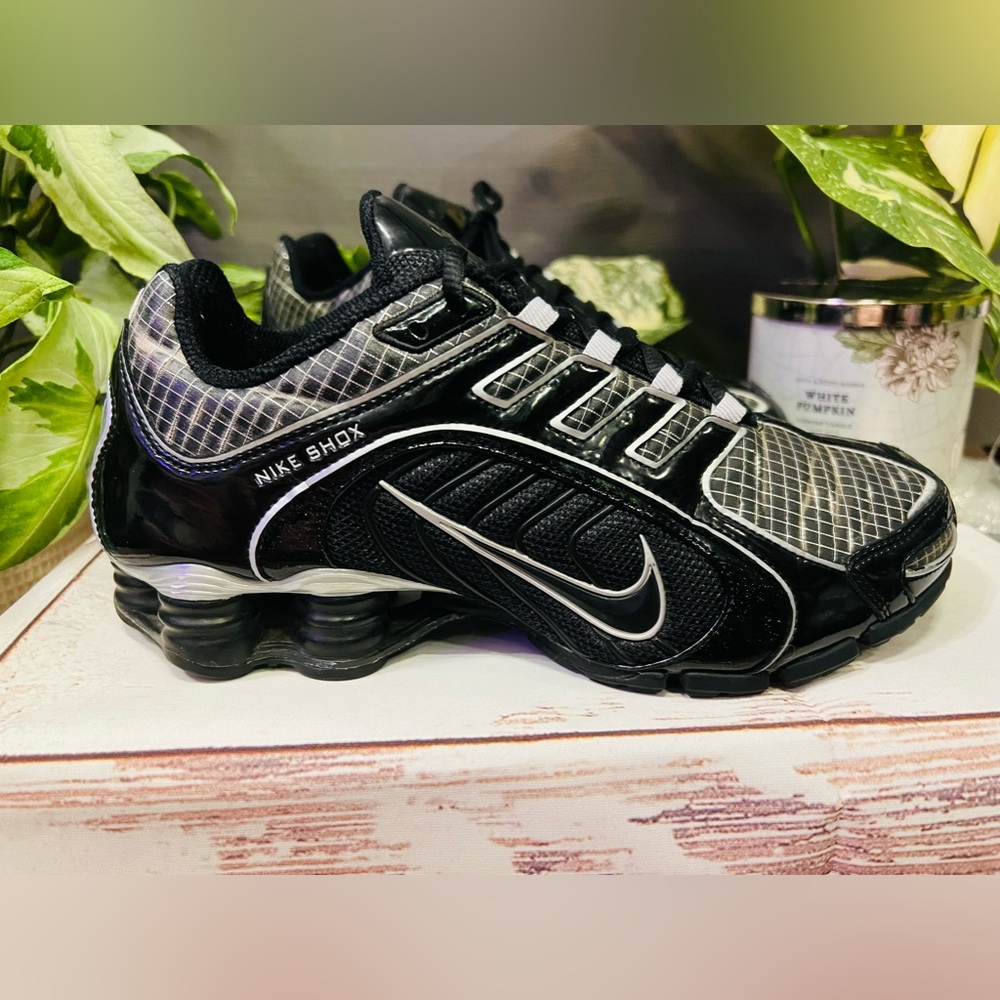 Women’s Nike Shox